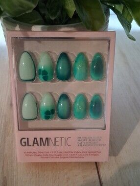 NIB Glamnetic Press On Nails ~ Siren Green A Beauty